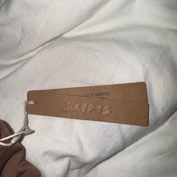 SKIMS Multi-Way Bra - color Jasper - Picture 13 of 15